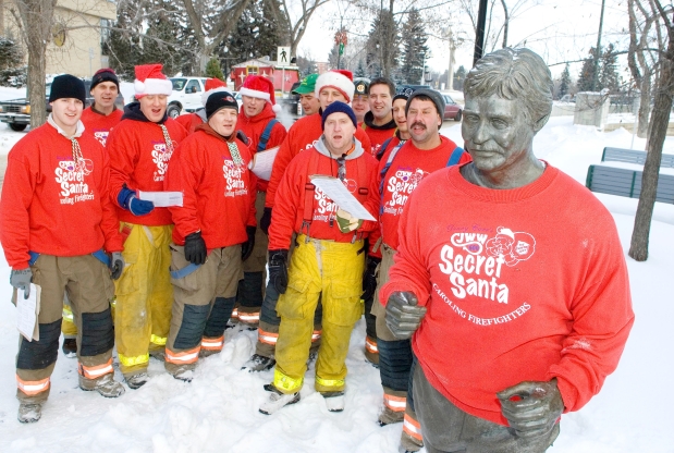 Read more about the article Caroling Fire Fighters